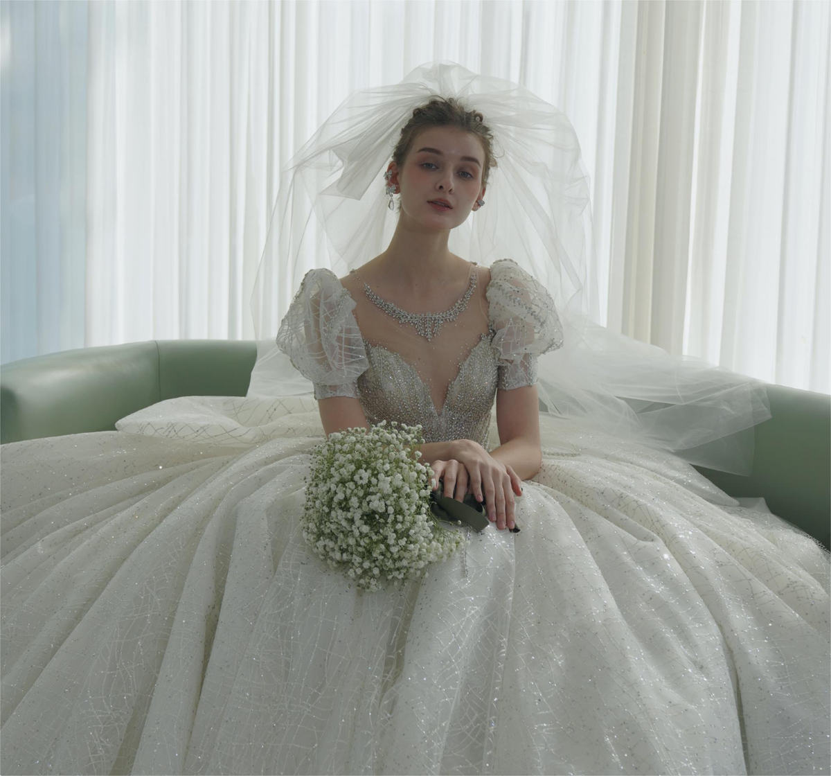 Regal Kleid mit Puffärmeln, Kristallkugel-Design, Hochzeitskleid mit übergroßer Rückenschleife und Kathedralenschleppe