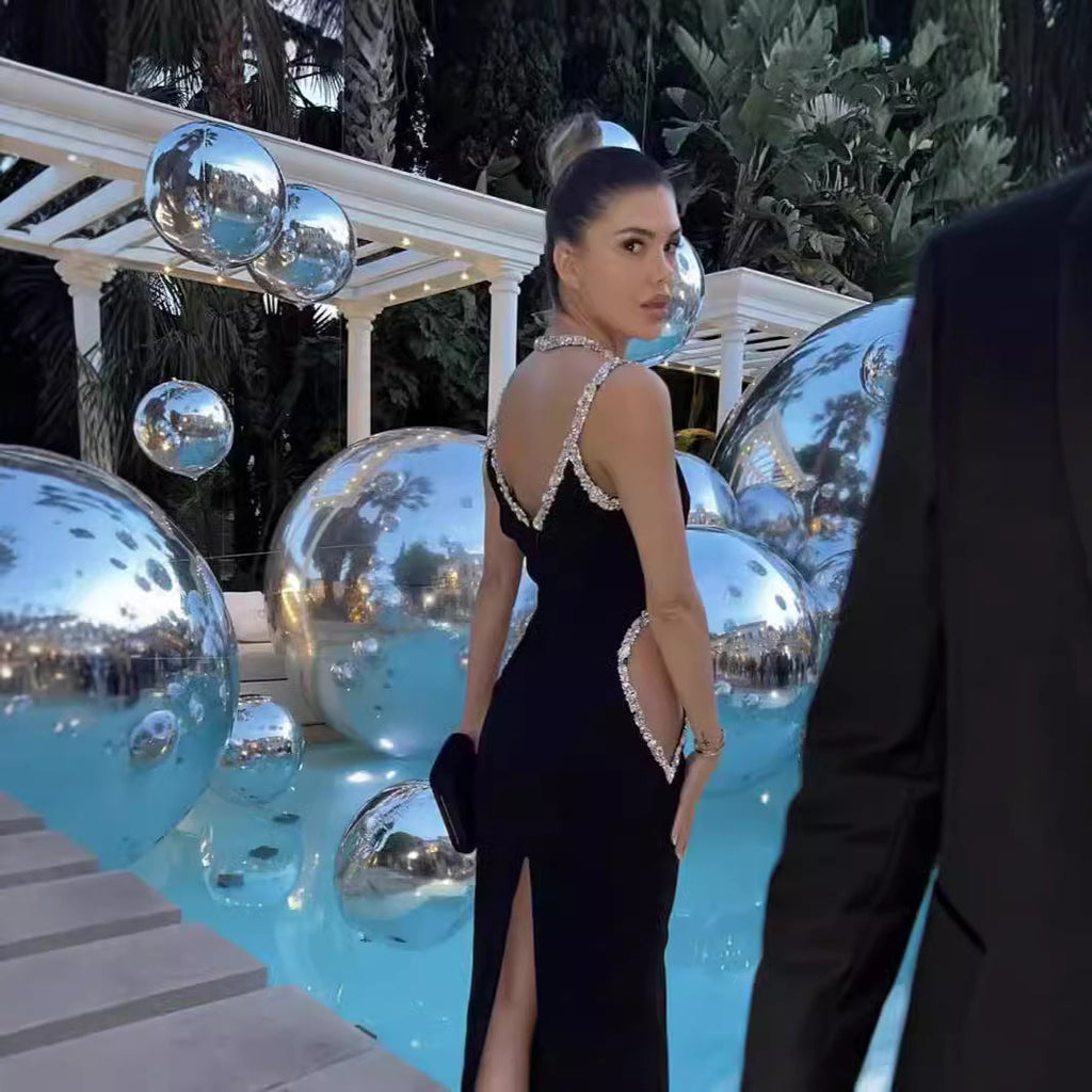Abito da Sera Senza Spalline Nero Glamour con Chiusura alla Nuca e Pietre Strass