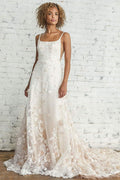 Elegant Spaghetti Strap Sleeveless Lace Appliques Wedding Dress