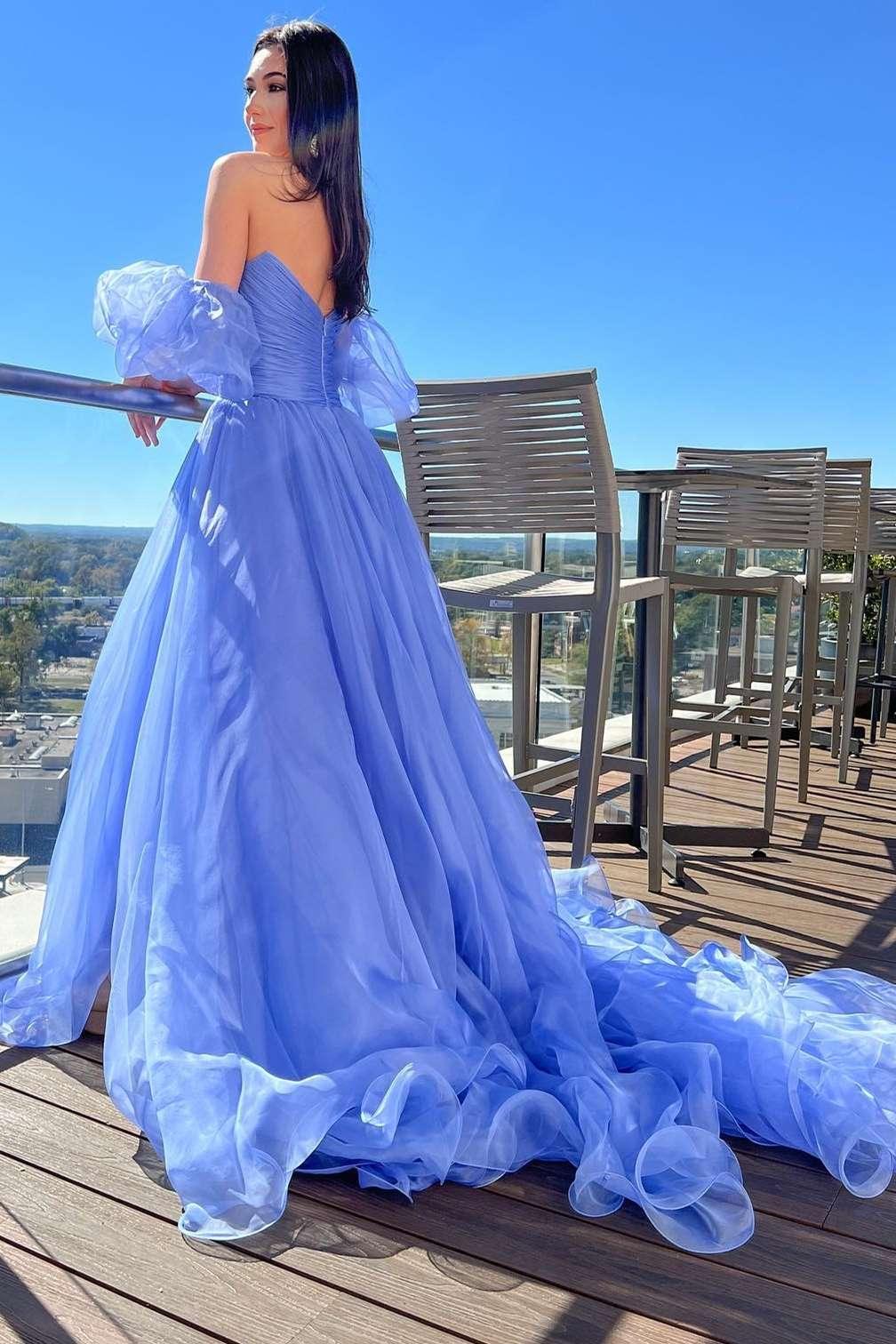 Vestido de fiesta sin tirantes en línea A color lavanda con mangas abullonadas