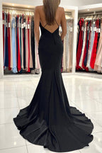 Robe de bal longue sirène en charmeuse noire élégante avec bretelles fines