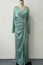 Elegante Abendkleider mit ausgehöhltem Schlitz und gerüschtem V-Ausschnitt (4 Farben) 