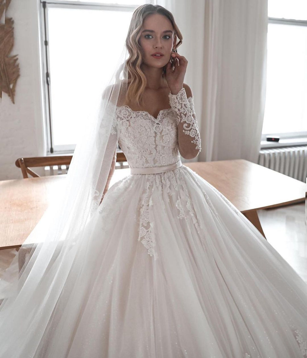 Glamorous Ball Gown Wedding Dress With Lace Long Sleeves Tulle