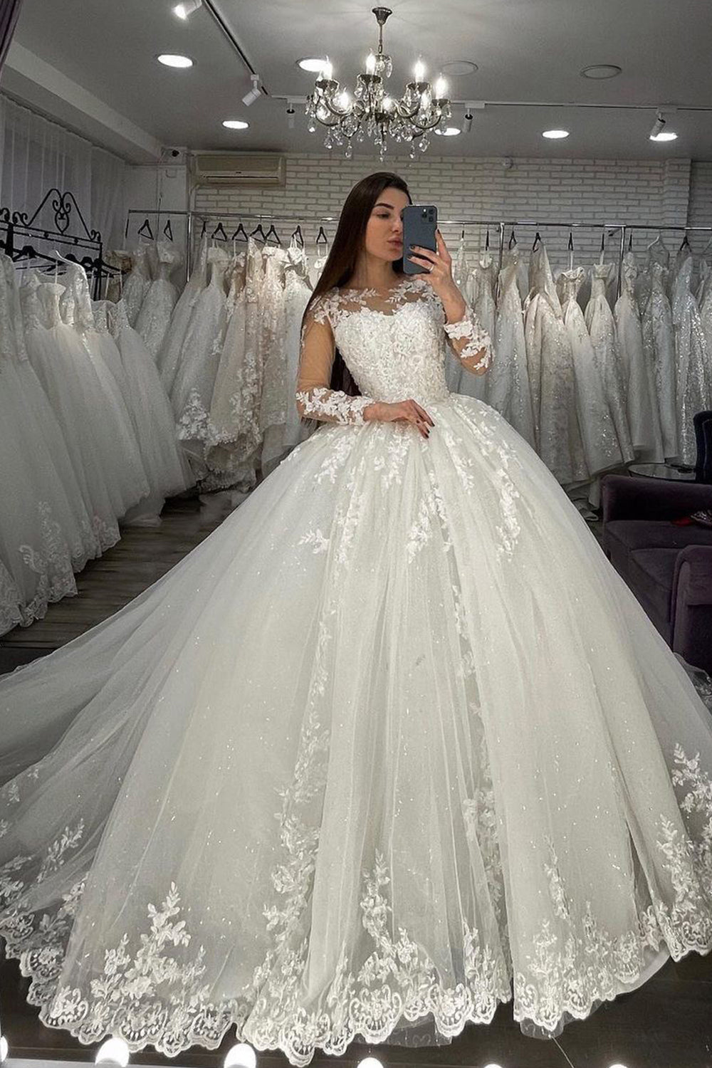 Chic Ball Gown Wedding Dress With Long Sleeves And Appliques