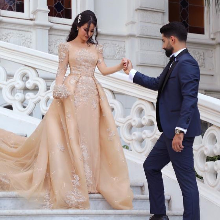 Chic Bateau Detachable Long Sleeve Wedding Dress With Tulle