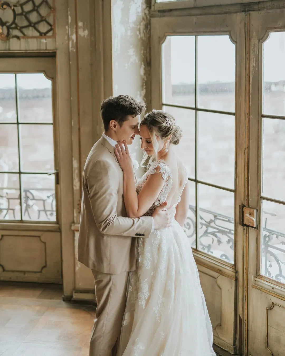 Chic Boho A Line Tulle Long Wedding Dress With Lace Appliques