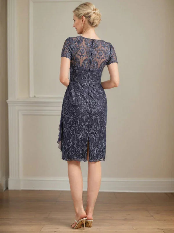 Etui/Säulenförmiges Kleid mit Illusion, knielang, aus Spitze und Chiffon, Brautmutterkleid mit herabfließenden Rüschen und Pailletten