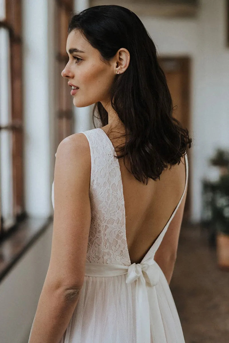 Beach Lace Wedding Dress Open Back Elegant Beach Bridal Gown