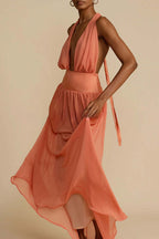 Femminilità ed Eleganza Abito Midi in Tulle con Scollo a Trapezio e Schiena Nuda