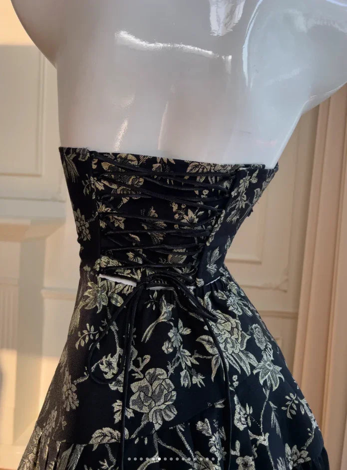 Vestido de noite longo elegante preto com alças ao pescoço, cetim estampado, flores e lantejoulas, corte evasê, vestido de baile Y8568
