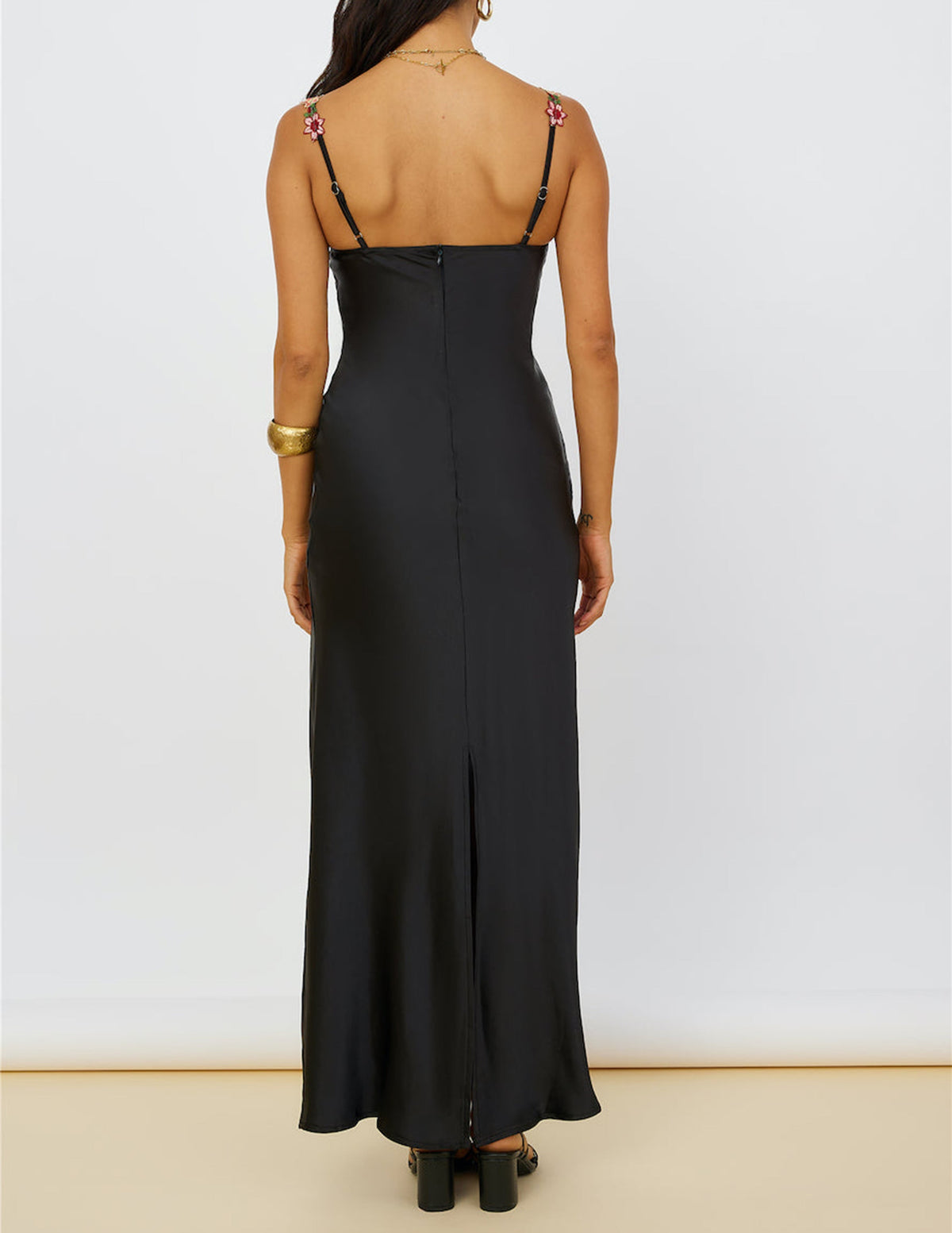 Magnetic Forces Maxikleid mit Blumenstickerei in Schwarz 