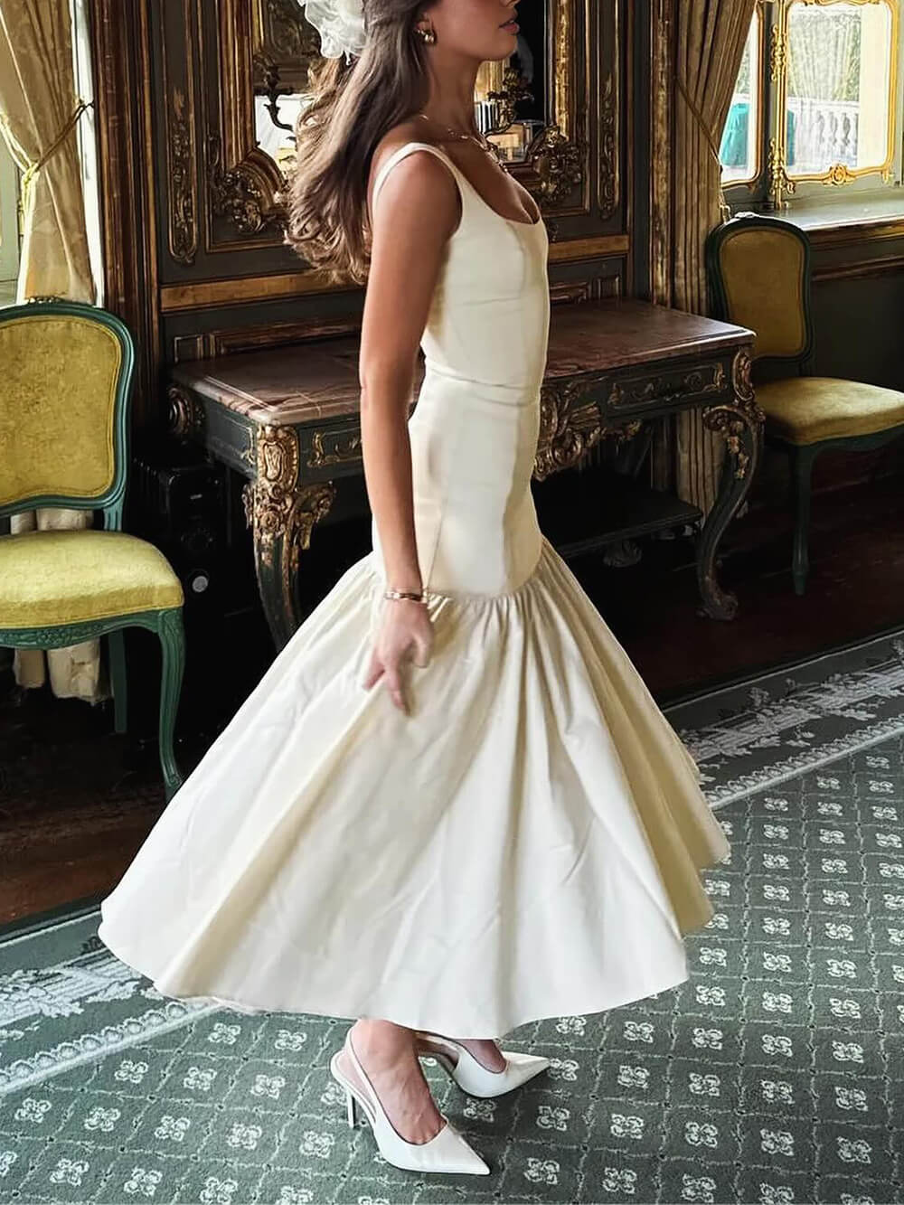 Abito Midi con Scollo Quadrato Elegante, Spalline Larghe e Vita Cadente