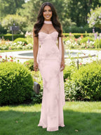 Vestido de baile longo bordado floral com espartilho sereia com alças finas