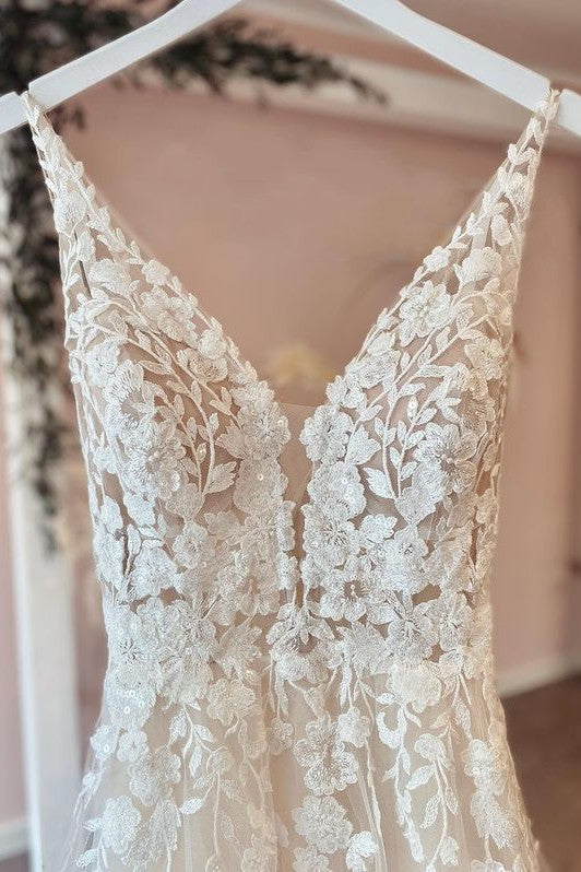 Vintage A Line Backless Wedding Dress With Spaghetti Straps Lace Appliques Tulle
