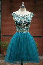 Abito da cerimonia per ragazze in tulle verde con perline, scollo a barchetta e linea a trapezio