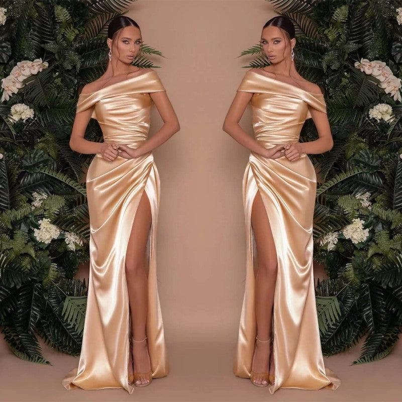 Vestido de Cerimónia em Charmeuse com Ombros Descobertos, Fenda, Folhos e Cauda de Sereia