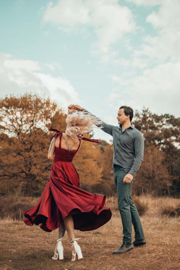 Träger Sweetheart Burgundy Ballkleid Ärmel Online