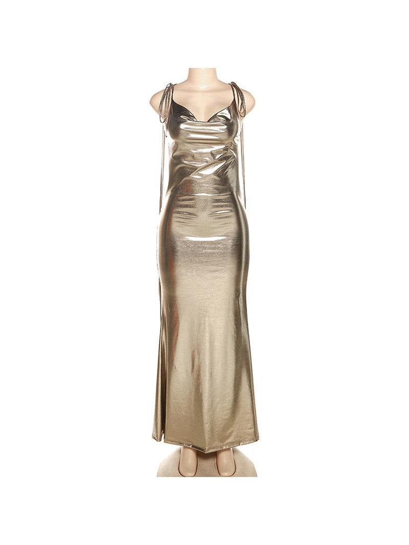 Vestido de Noite Decotado e Sem Costas com Revestimento Metálico