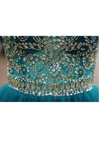Abito da cerimonia per ragazze in tulle verde con perline, scollo a barchetta e linea a trapezio