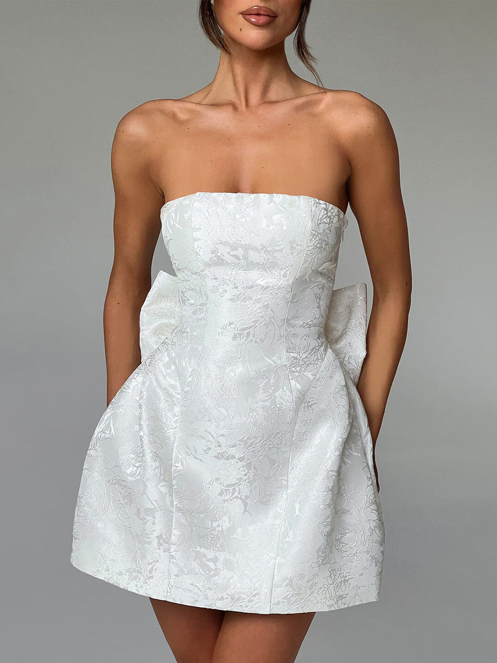 Robe courte tubulaire en jacquard élégante et sensuelle avec nœud