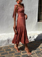 Schulterfreies Midikleid mit Rüschen 