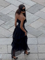 Abito da sera nero vintage senza spalline con balze – Vestito da gala e passerella con vita a corpetto in tessuto trasparente