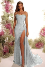 Vestido de baile sem alças sem mangas com lantejoulas plissadas e corte comprido