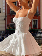 Minikleid aus Spitze mit A-Saum 