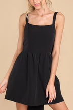 Abito Mini Elegante e Sfavillante con Spalline Larghe, Tasca e Fiocco Sovradimensionato Sul Retro
