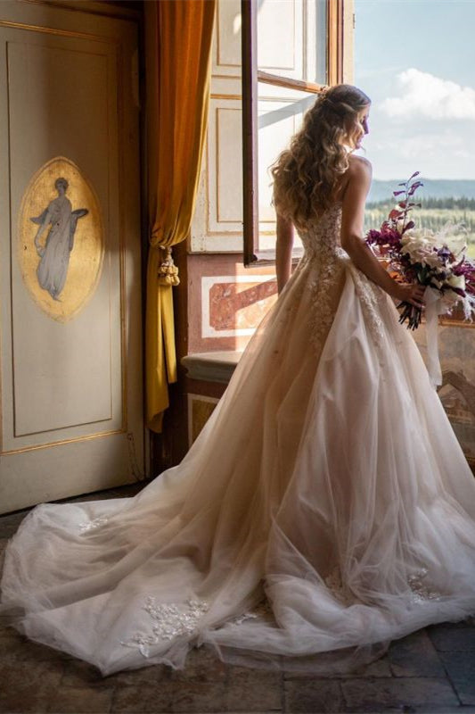 Glamouroso vestido de noiva princesa em tule com aplicações de renda