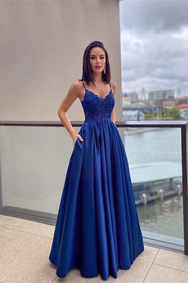 Vestido de Baile Azul Regal com Alças Finas de Espaguete e Aplicação de Renda com Bolsos Elegantes