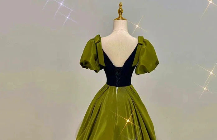 Vestido de Festa Verde Sedoso com Decote em V e Mangas Bufantes Vestido de Baile para Aniversário Y7600
