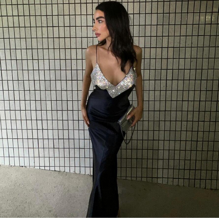 Vestido de Gala Ajustado com Decote em V Profundo e Strass