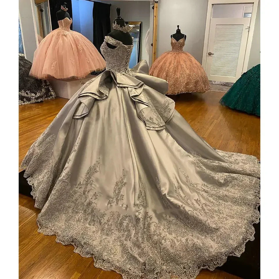 Abito lussuoso argento con scollo a barca per Quinceañera, abito da ballo argento Y1157