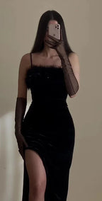 Vestido de noite elegante preto com alças finas e racha Y6412