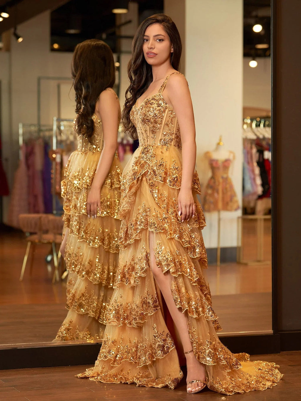 Abito da sera Gold Princess a linea A con corpetto scollato e balze di pizzo