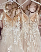 Classic V Neck A Line Tulle Spaghetti Straps Wedding Dress With Appliques Lace
