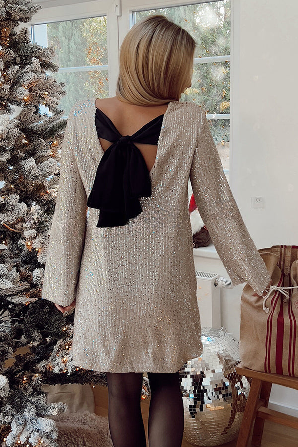 Robe courte décontractée à nœud papillon noué dans le dos et paillettes "Perdue dans ton regard"
