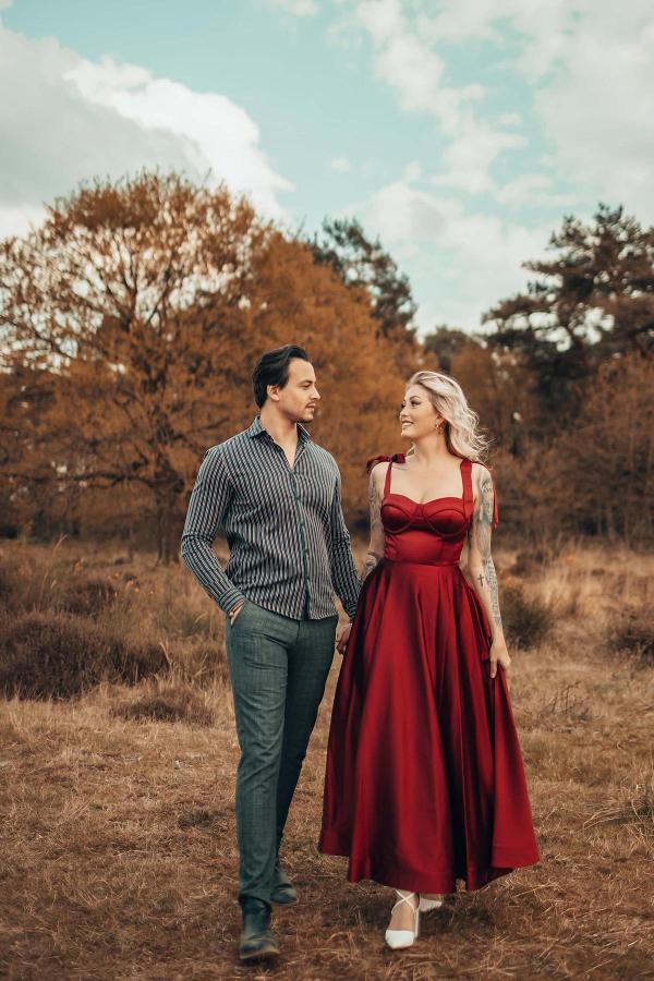 Träger Sweetheart Burgundy Ballkleid Ärmel Online