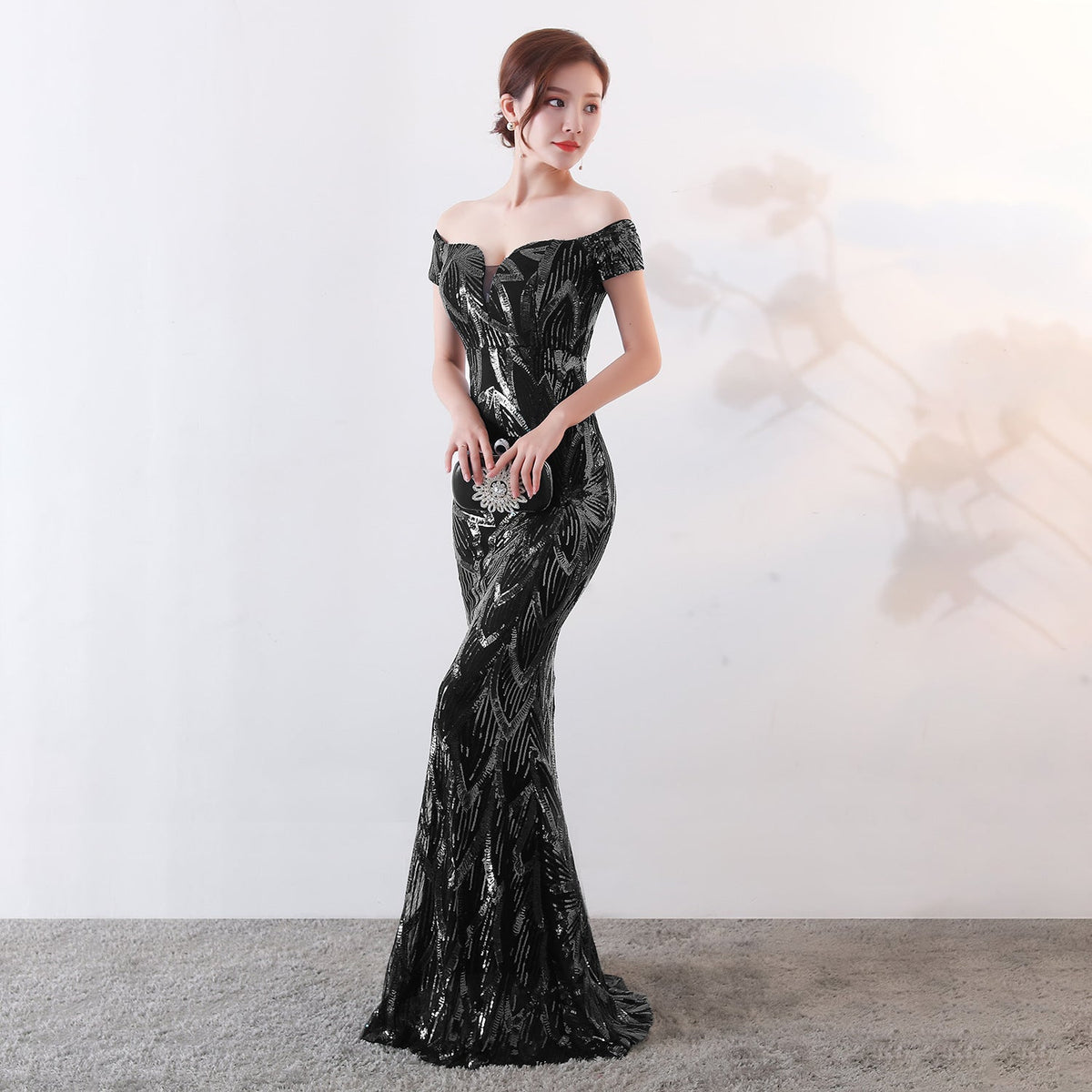 Vestido de noite com lantejoulas sem ombros: cauda de peixe comprida, corte justo