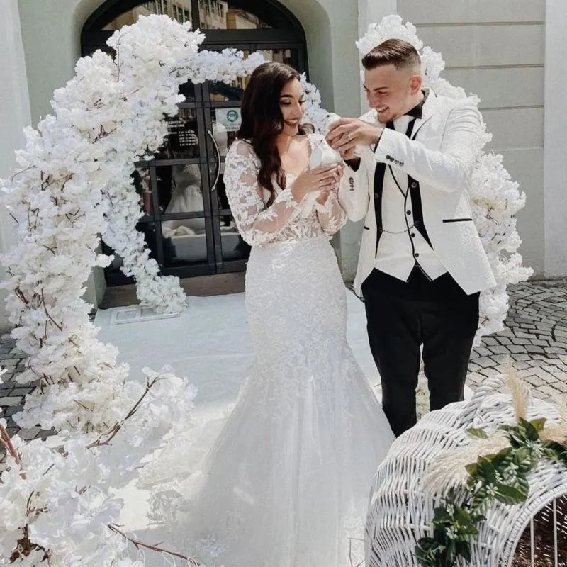 Long Sleeve Mermaid Lace Wedding Dress With Sweetheart Neckline