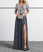 Vestido Maxi de Chiffon Azul Esbatido com Aplicação de Renda Branca e Mangas 3/4