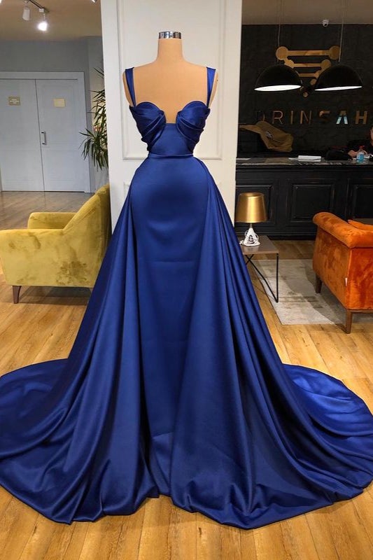 Abito da sera lungo sirena con strascico, spalline blu regale e scollo a cuore