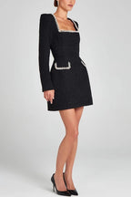 Vestido Mini com Tecido Tweed Feminino e Glamoroso, Aplicações de Pérolas, Manga com Fenda Longa e Bolsos