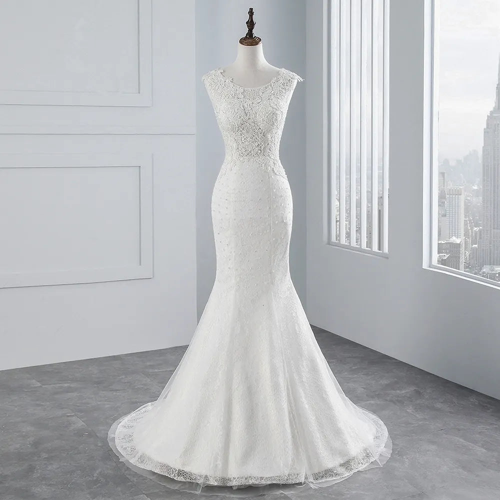 Chic Sleeveless Long Mermaid Jewel Tulle Wedding Dress With Lace Appliques