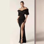 Vestido de baile com racha e franzido fora do ombro