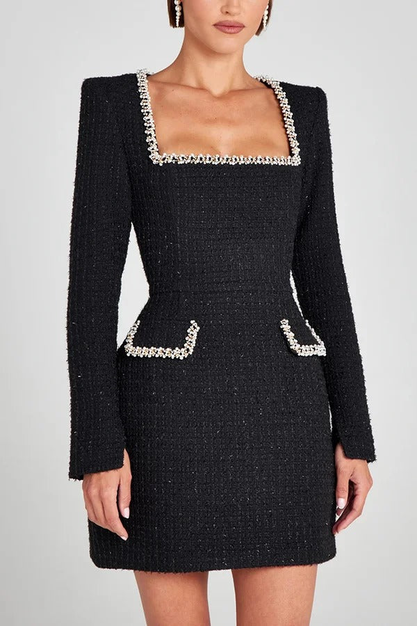Vestido Mini com Tecido Tweed Feminino e Glamoroso, Aplicações de Pérolas, Manga com Fenda Longa e Bolsos