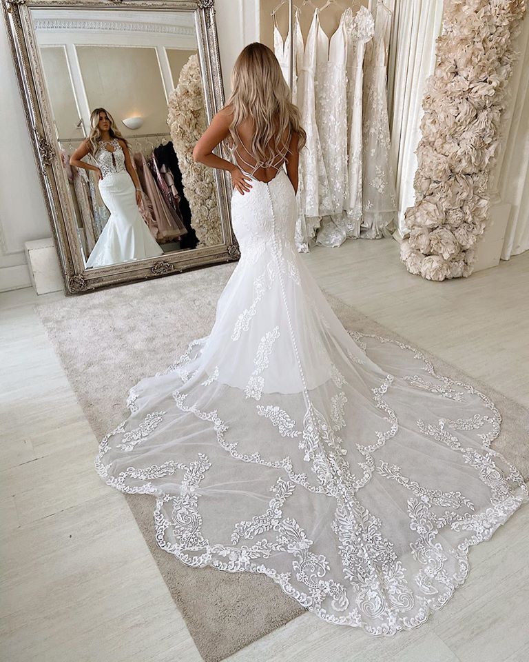 Mermaid Satin Wedding Dress With Spaghetti Straps Backless Lace