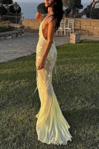 Robe longue fendue dos nu à encolure en V profond avec paillettes et ourmet en queue de poisson - Jaune