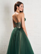 Trägerloses, bauschiges Midi-Tüllkleid